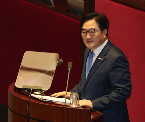 우원식 민주당 원내대표가 31일 국회 본회의에서 교섭단체 대표연설을 하고 있다./연합뉴스